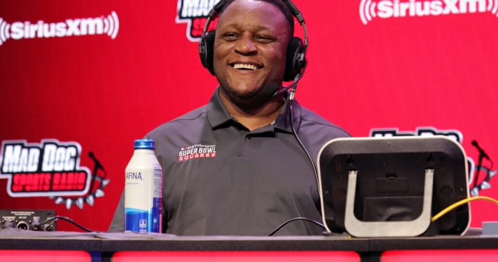 Does barry sanders live in michigan